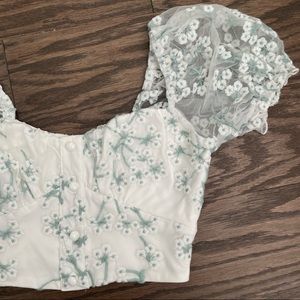 Puff-sleeve crop top